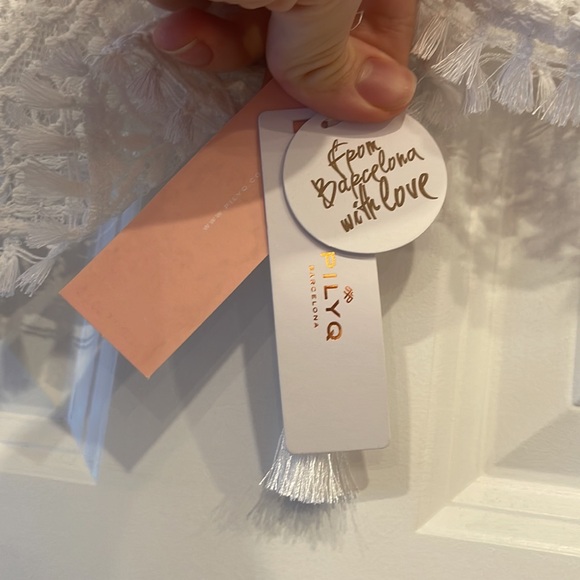 PilyQ Water Lily Napa Fringe White Lace Beach Coverup Shorts- Size M/L - Picture 7 of 9